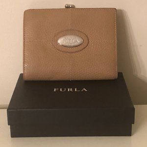 FURLA WOMENS TAN TEXTURED LEATHER WALLET USED IN BOX WITH STORAGE BAG DESIGNER